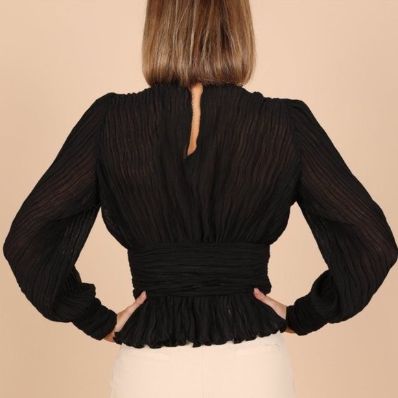Petal & Pup | NEW Delilah Pleated V Neck Top in Black Size S - Picture 2 of 11
